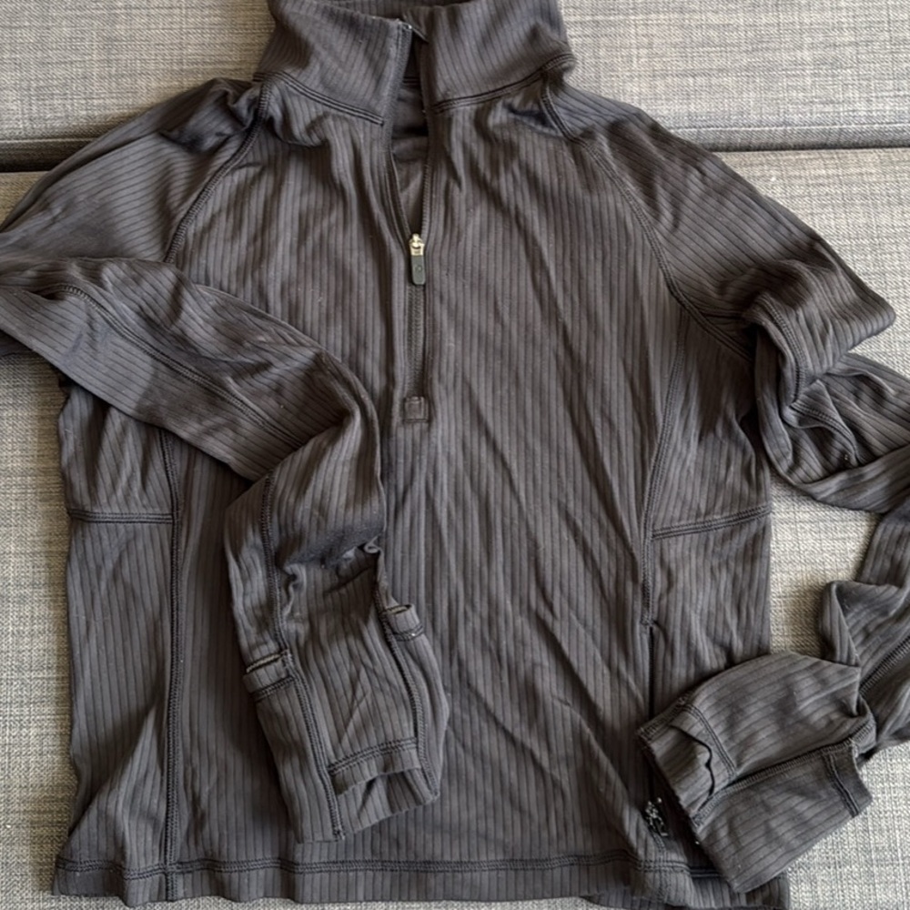 Lululemon quarter zip crop long sleeve top size S
